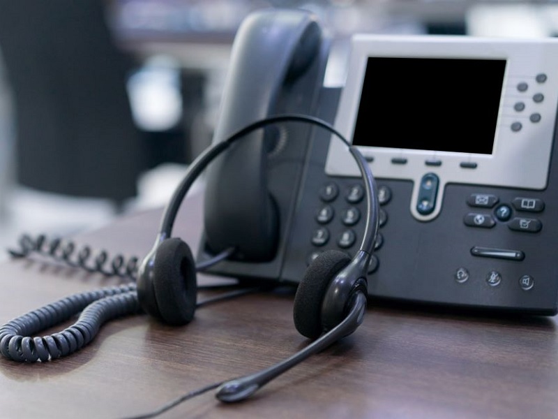 معرفی بهترین تلفن و تجهیزات سیستم VoIP به همراه مزایا و معایب